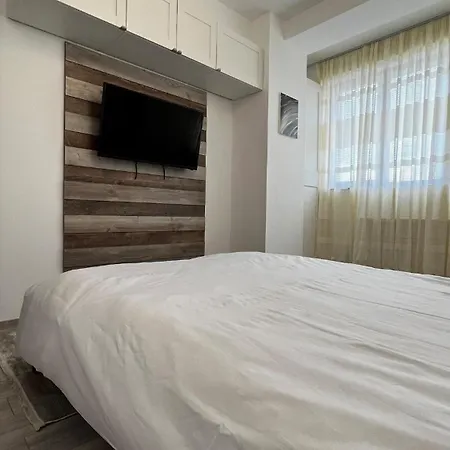 Ultra 3 Appartement Boekarest
